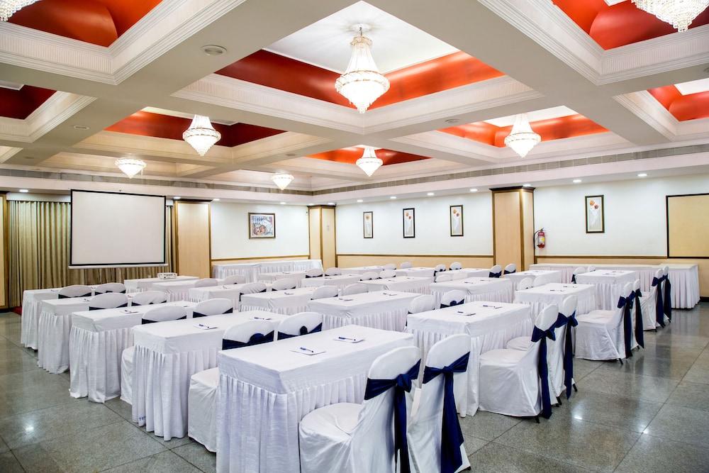 Hotel Tip Top Plaza Thane Exterior foto