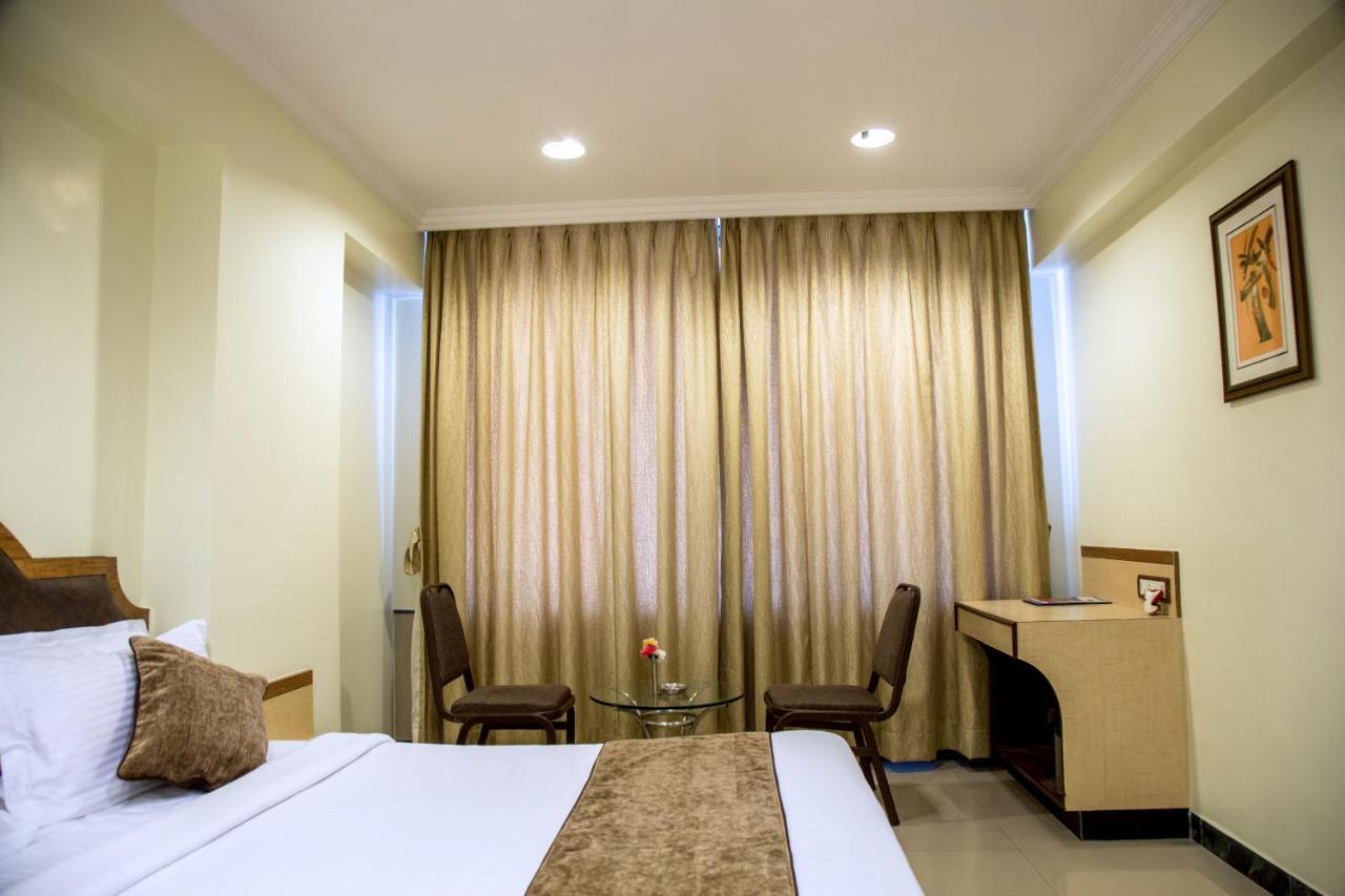 Hotel Tip Top Plaza Thane Exterior foto