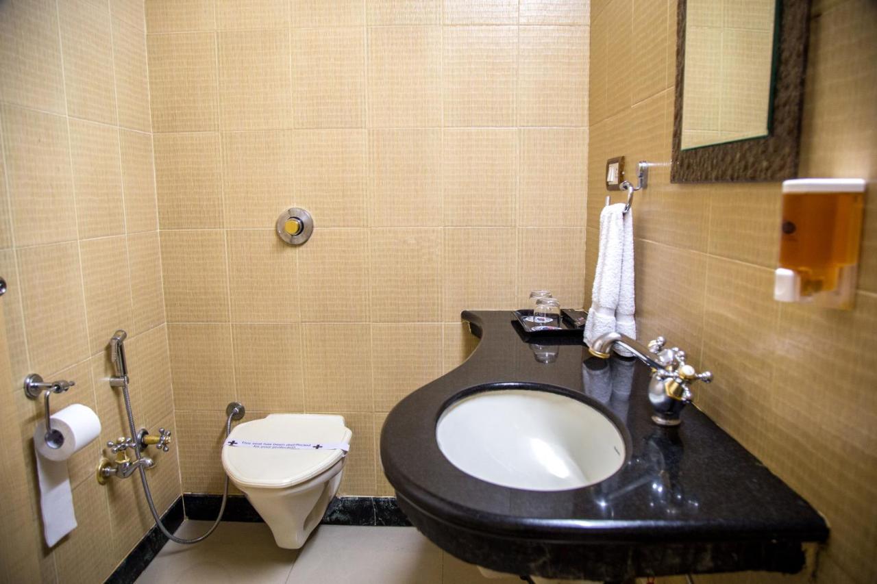 Hotel Tip Top Plaza Thane Exterior foto